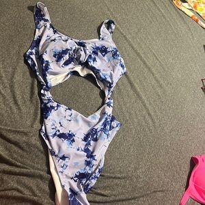 One piece swim suit